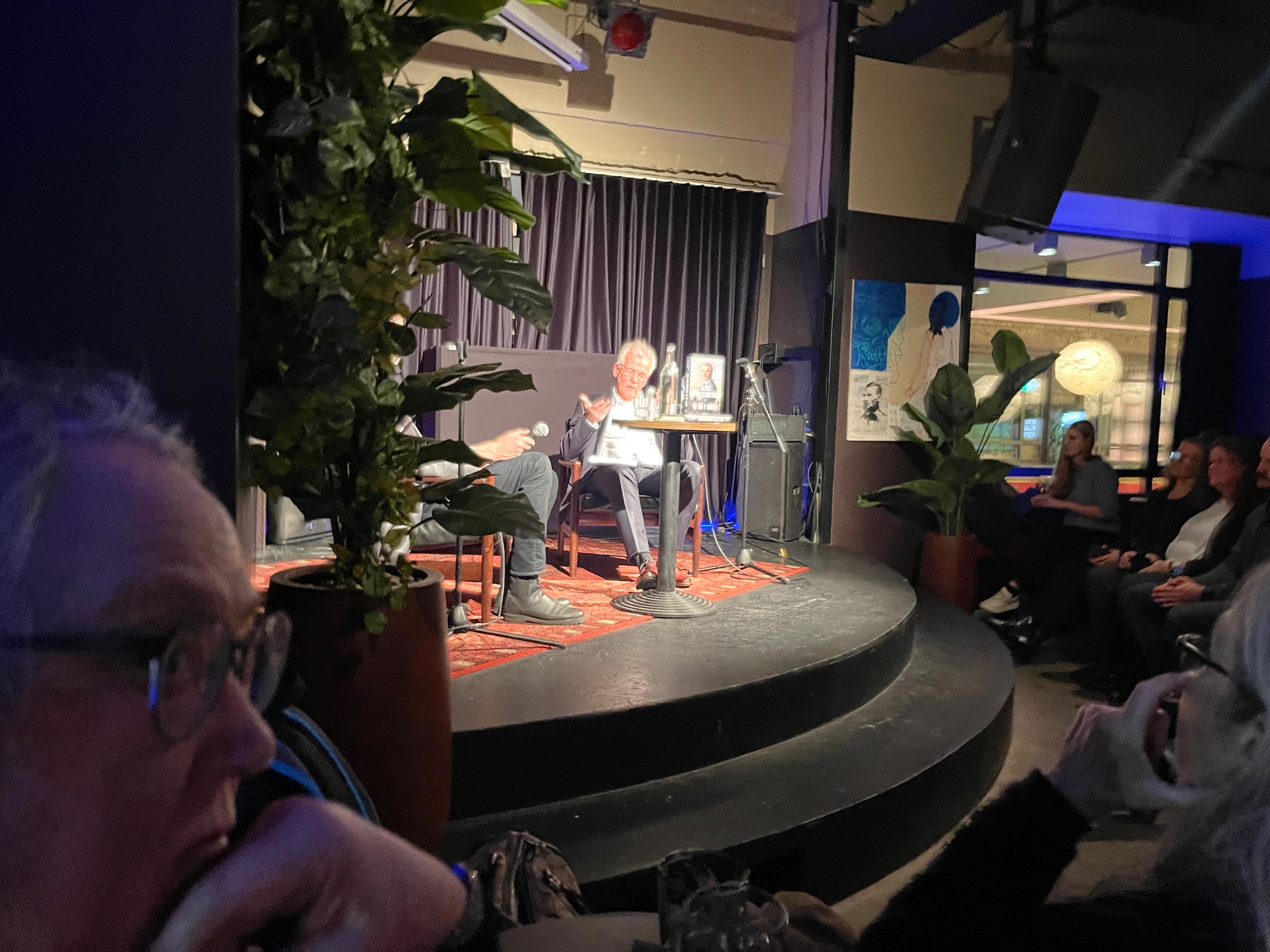 Boka " Jens Stoltenberg 10 år i Nato" ble lansert på Harlem Bar i Oslo i november 2024. Foto: Sverre Bjørnholt.