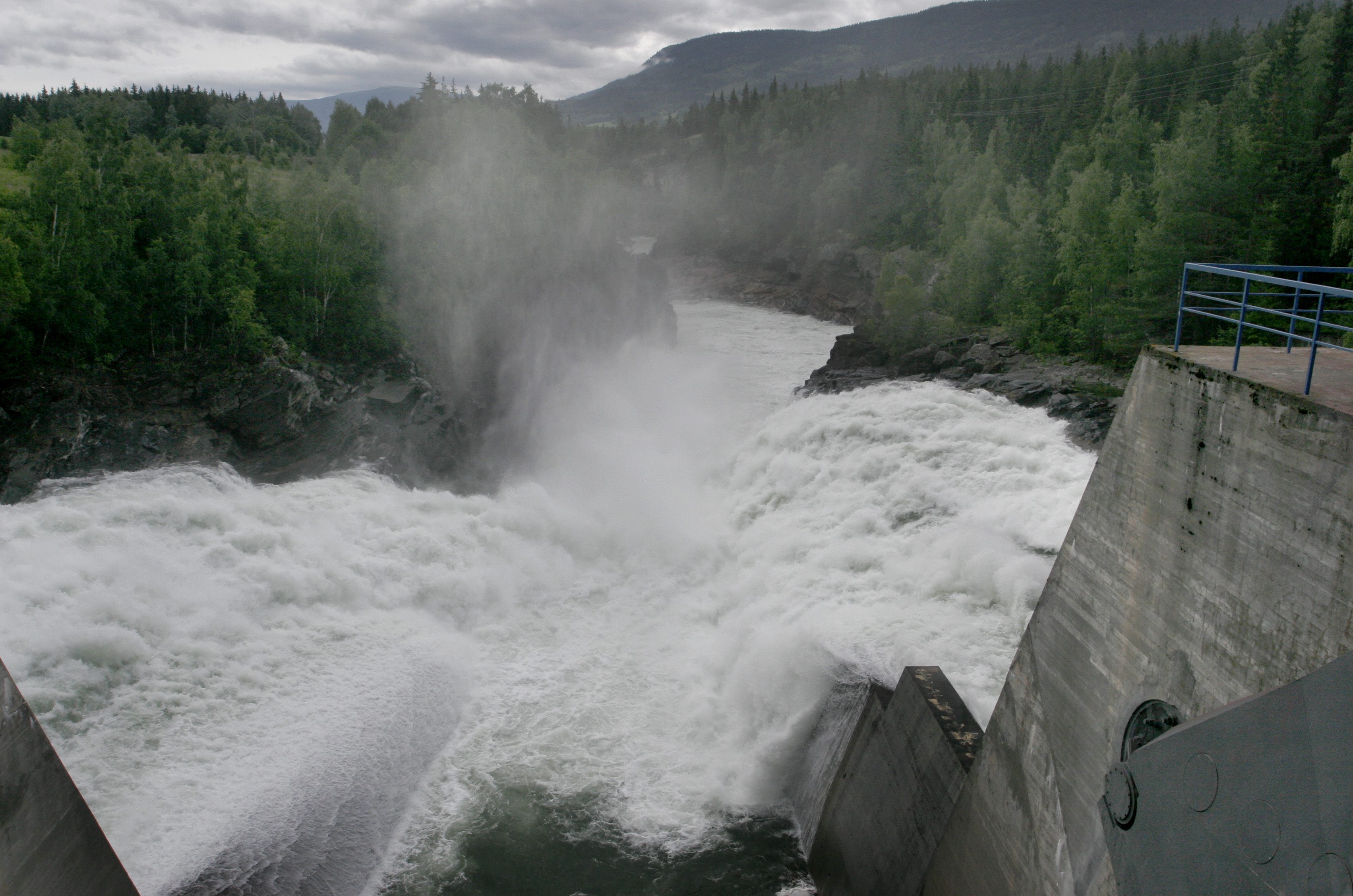 Harpefossen kraftverk i Sør-Fron kommune utnyttar eit fall på omtrent 34 meter i Gudbrandsdalslågen. Foto: Paul Kleiven / NTB/ NPK
