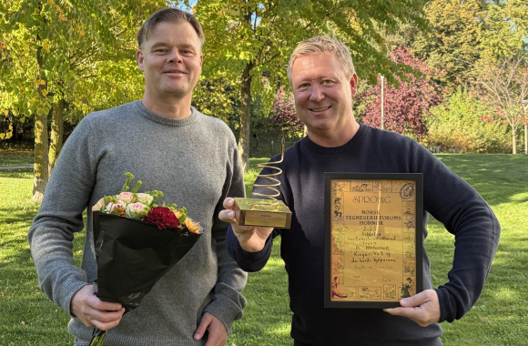 Sproingprisen 2025 er tildelt «Kongeriket og dei harde hjelparane» av Øyvind Sveen og Ivan Emberland. Foto: Norsk Barneblad