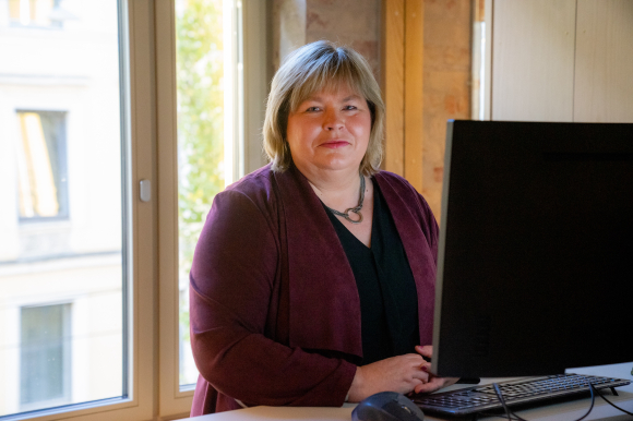 – Vi tror på å skape større bevissthet både om redaktørstyrte medier og alle andre kilder vi bruker tid og oppmerksomhet på, sier generalsekretær Elin Floberghagen i Norsk Presseforbund. (Foto: Norsk Presseforbund)