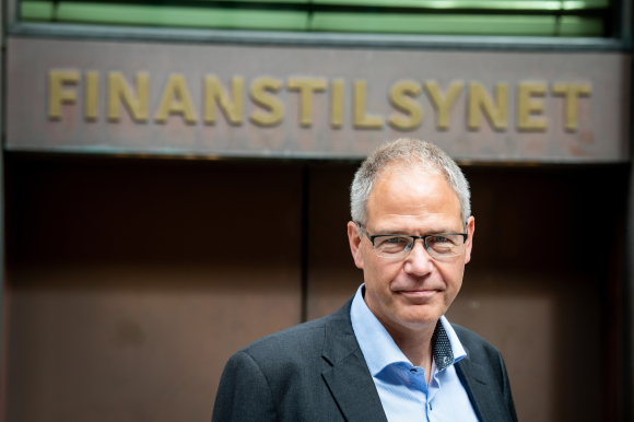 Mørke skyer over eigedom: Finanstilsynsdirektør Per Mathis Kongsrud er uroa over den auka konkursrisikoen i eigedomssektoren. Foto: Fretta/Gorm Gaare.