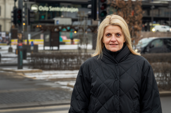 Direktør i Forbrukarrådet Inger Lise Blyverket er svært kritisk til at Vipps ønskjer å bruka kjøpshistorikken til kundane til målretta reklame. Foto: Forbrukarrådet/ Helene Mehammer.