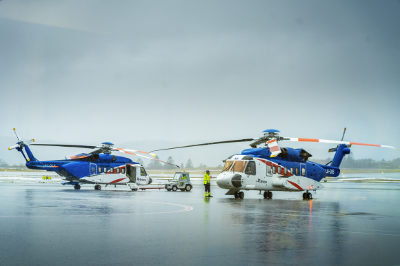 To Sikorsky S-92 helikopter frå selskapet Bristow på Flesland Heliport. Det var denne helikoptertypen som var involvert i ulykka onsdag. Arkivfoto: Ole Berg-Rusten / NTB / NPK