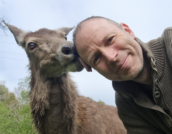 Dagleg leiar i Norsk Hjortesenter, Jon Anders Stavang vil at fleire skal oppdage hjorten som råvare. Foto: Privat