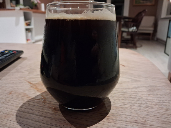 Det meste av mørke øl-sortar som mørk lager, porter og staut blir selde i november og desember på Vinmonopolet. Foto: Peder Skjelten / NPK