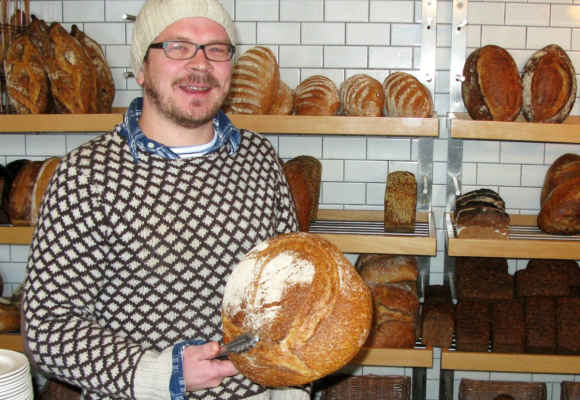 Ifølge Åpent Bakeri-sjef Øyvind Lofthus (tv) er det gjetting som danner grunnlag for hvordan virksomheten skal utvikle seg det kommende året.  Foto: Magne Otterdal